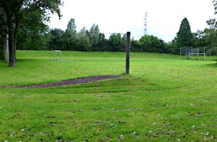 Spiel- und Bolzplatz hinter der Alban Stolz Str. westlich der Güterbahn